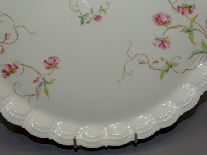 -PLAT A GATEAUX  PORCELAINE DE LIMOGES GIRAUD déco TABLE de FETES   D