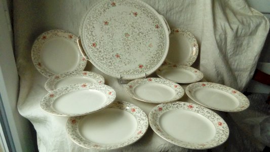 PIE PLATE DESSERT PLATES IN VILLEROY BOCH POTTERY METTLACH FRANCE-SAAR*