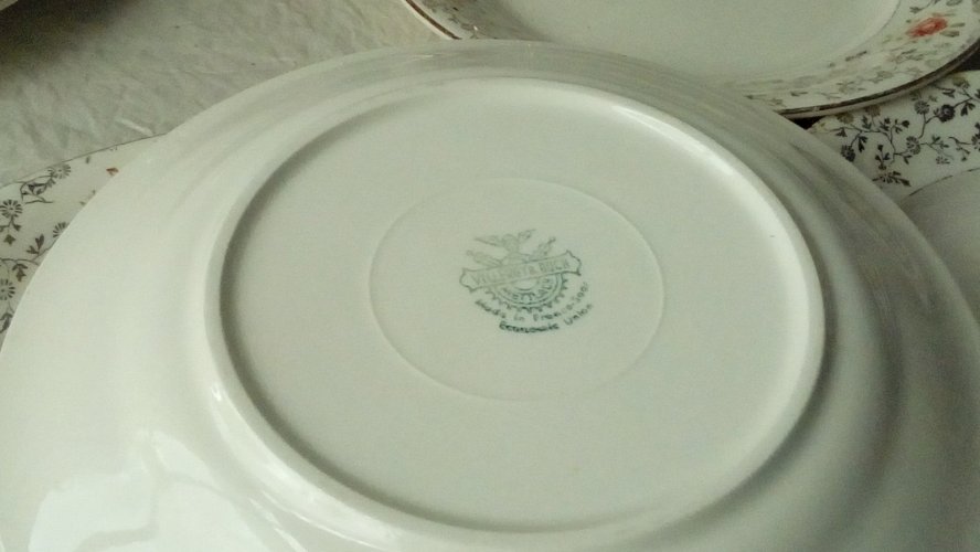 PLAT A TARTE ASSIETTES A DESSERTS EN FAIENCE VILLEROY BOCH METTLACH FRANCE-SAAR*