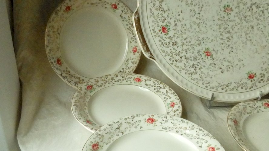 PLAT A TARTE ASSIETTES A DESSERTS EN FAIENCE VILLEROY BOCH METTLACH FRANCE-SAAR*