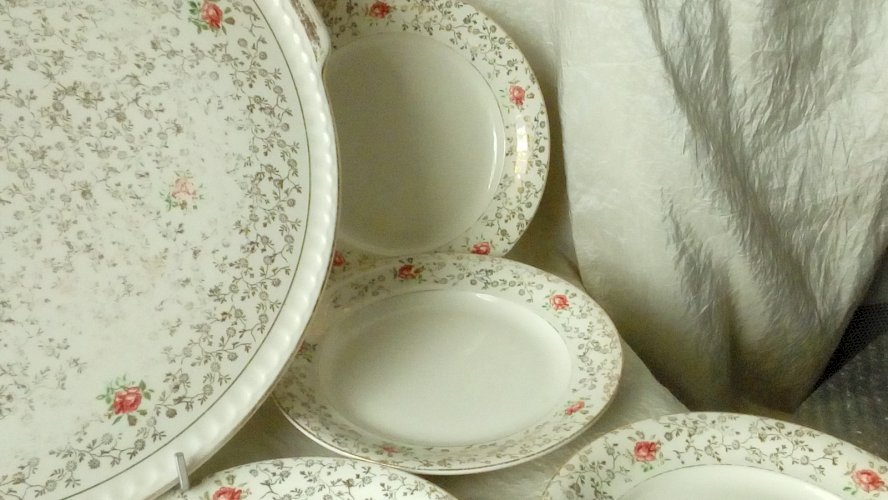 PLAT A TARTE ASSIETTES A DESSERTS EN FAIENCE VILLEROY BOCH METTLACH FRANCE-SAAR*