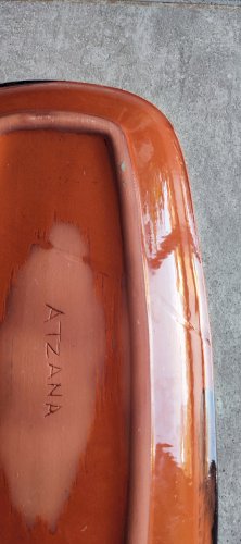 Plat allongé signé Thomas Buxó  atelier Atzana céramique moderniste 