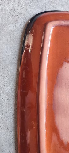 Plat allongé signé Thomas Buxó  atelier Atzana céramique moderniste 