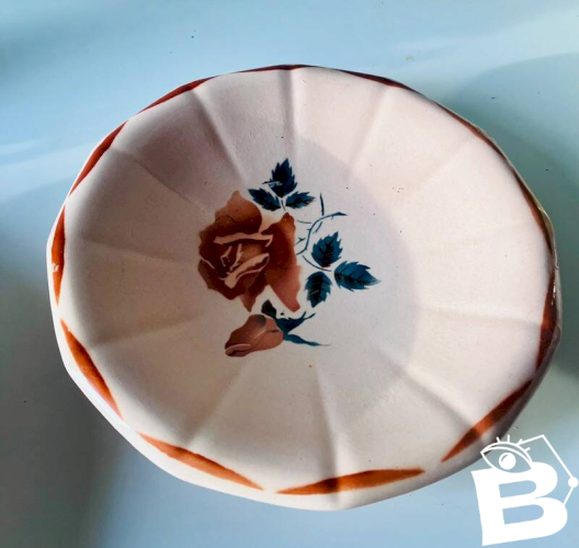 Plat ancien Digoin Sarreguemines modèle Frégate à décor floral rose