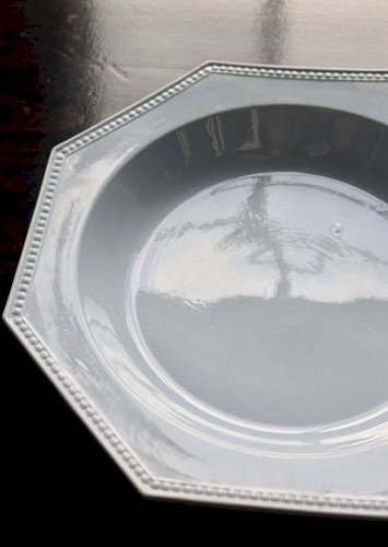 Plat ancien octogonal Creil et Montereau - Modèle Perle - Bleu gris pâle -