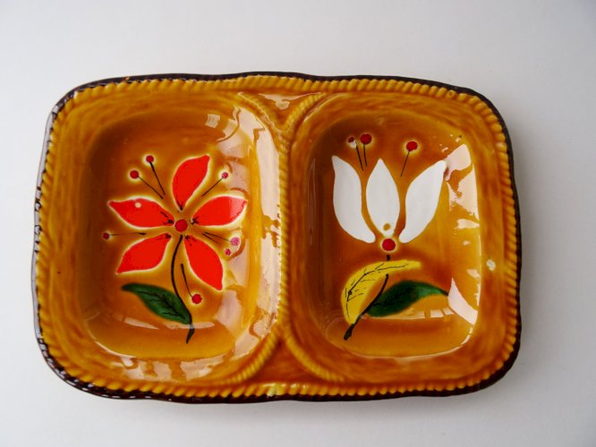 Plat Apéritif Snack Deux Compartiments de Poët Laval, Motif Fleurs Mid-century