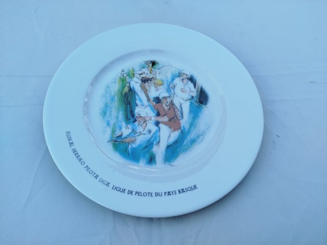Plat basque Euskal herriko pilota liga, ligue de pelote du pays basque, illustré par Partarrieu
