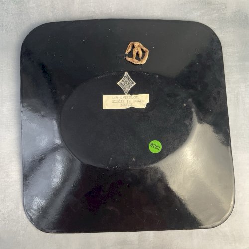 Plat carré décoratif métal émaillé décor pierre tombale stećak Zgošća Bosnia