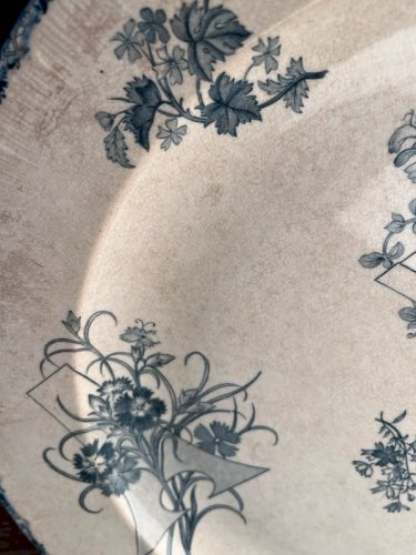 Plat Choisy le Roi modèle Régence en terre de fer