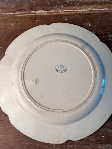 Plat Choisy le Roi modèle Régence en terre de fer