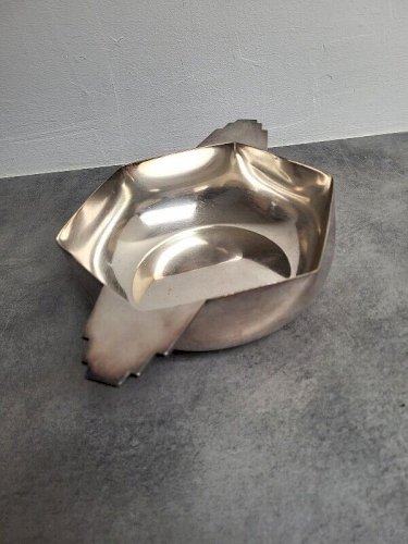 PLAT CREUX A OREILLES EN METAL ARGENTE N°5