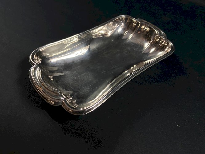 Plat creux corbeille à pain en métal argenté de style Louis XV
