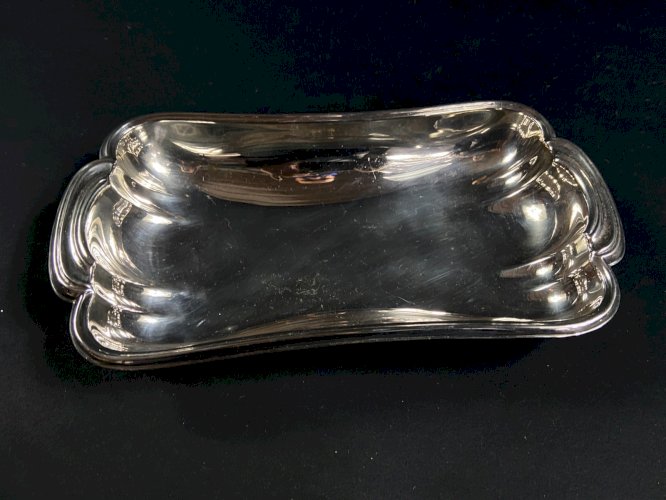 Plat creux corbeille à pain en métal argenté de style Louis XV