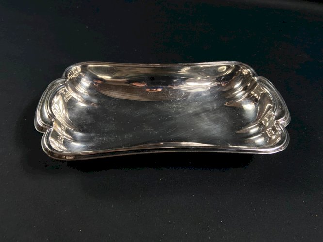 Plat creux corbeille à pain en métal argenté de style Louis XV