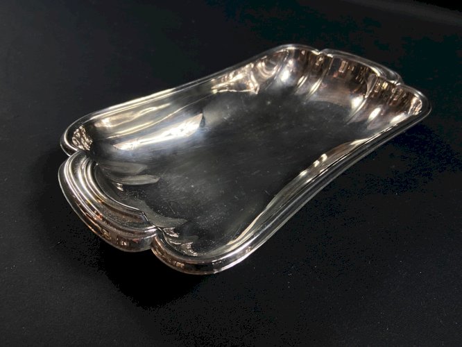 Plat creux corbeille à pain en métal argenté de style Louis XV
