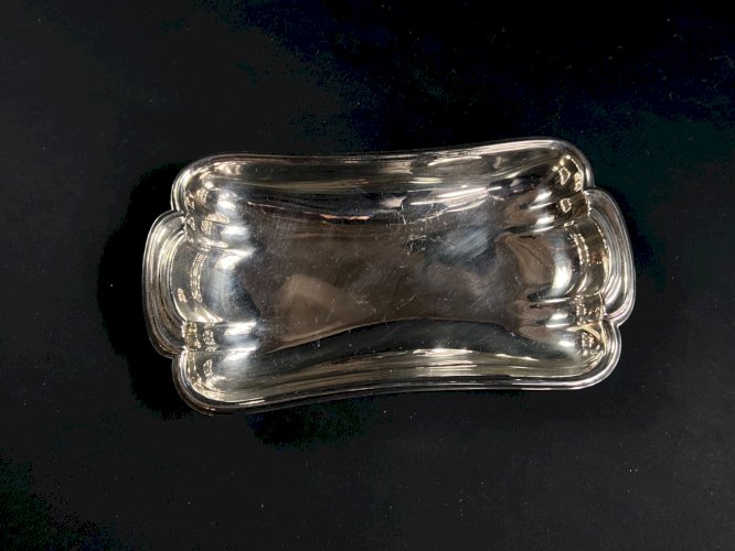 Plat creux corbeille à pain en métal argenté de style Louis XV