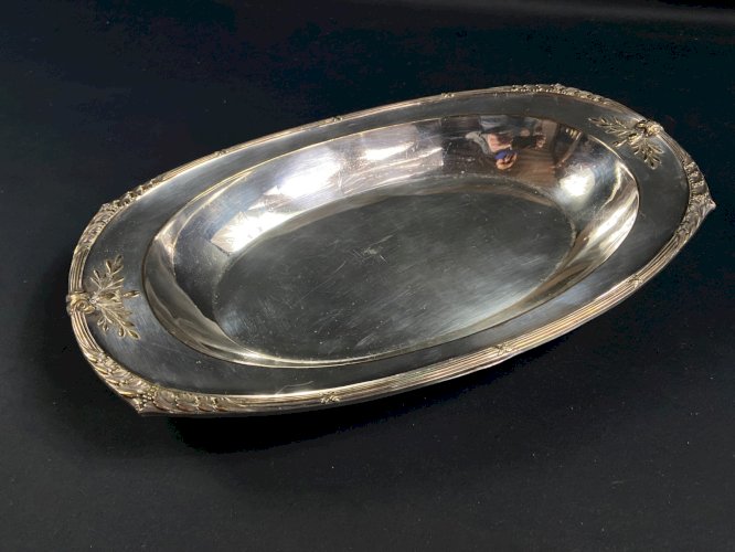 Plat creux corbeille à pain en métal argenté de style Louis XVI