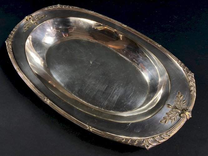 Plat creux corbeille à pain en métal argenté de style Louis XVI