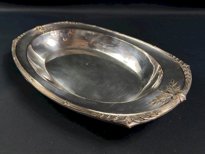 Plat creux corbeille à pain en métal argenté de style Louis XVI