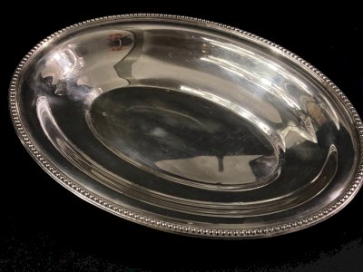 Plat creux de forme ovale corbeille à pain en métal argenté de style Louis XVI