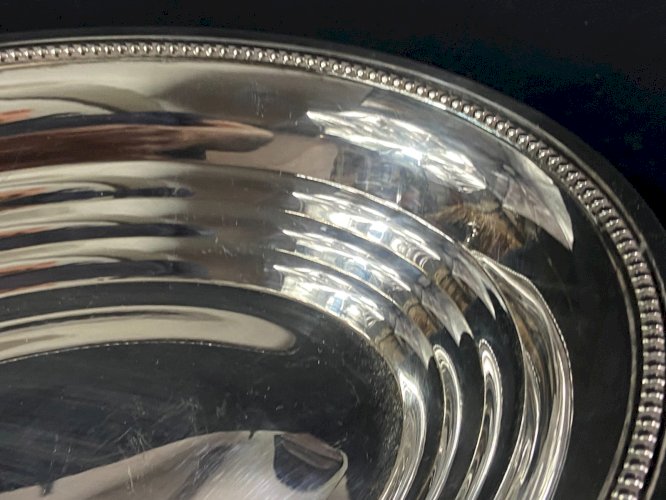 Plat creux de forme ovale corbeille à pain en métal argenté de style Louis XVI