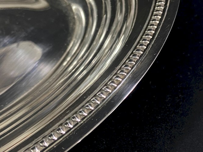 Plat creux de forme ovale corbeille à pain en métal argenté de style Louis XVI