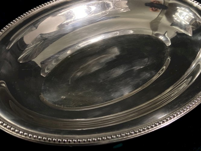 Plat creux de forme ovale corbeille à pain en métal argenté de style Louis XVI