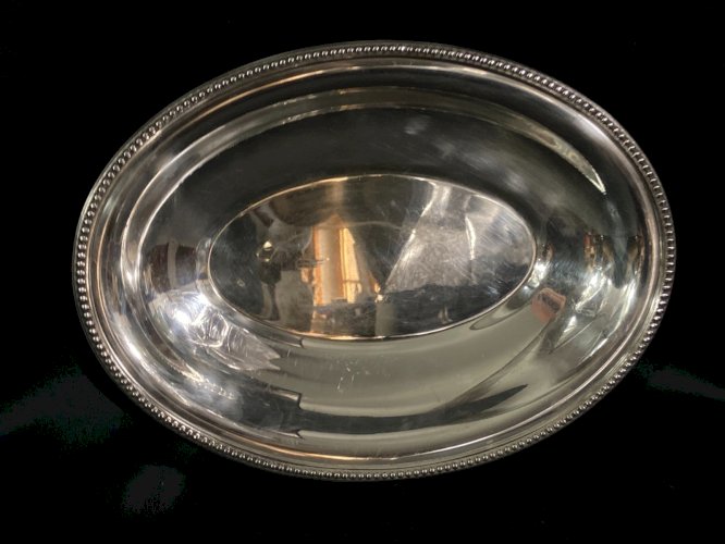 Plat creux de forme ovale corbeille à pain en métal argenté de style Louis XVI