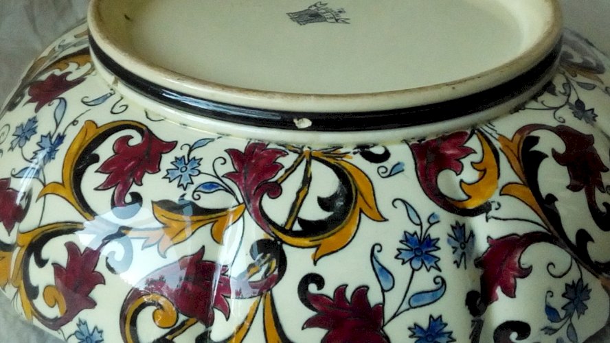 PLAT CREUX EN FAIENCE DE GIEN EPOQUE 1938-1960 MOTIF FRANCOIS 1 ER**