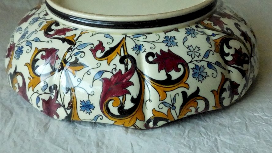 PLAT CREUX EN FAIENCE DE GIEN EPOQUE 1938-1960 MOTIF FRANCOIS 1 ER**