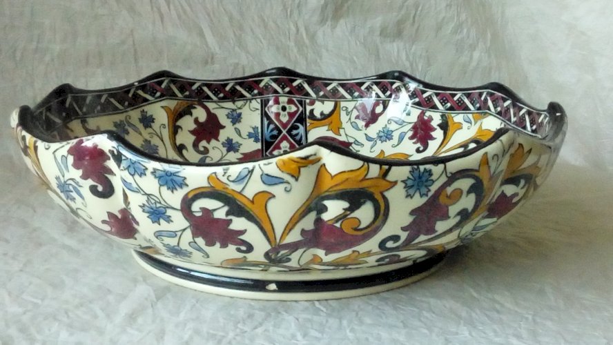 PLAT CREUX EN FAIENCE DE GIEN EPOQUE 1938-1960 MOTIF FRANCOIS 1 ER**