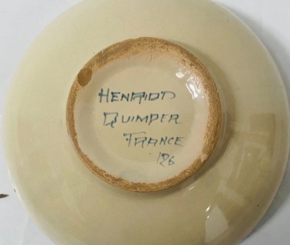 Plat creux en faience de Quinper "Maison Henriot a Quinper " XX siècle