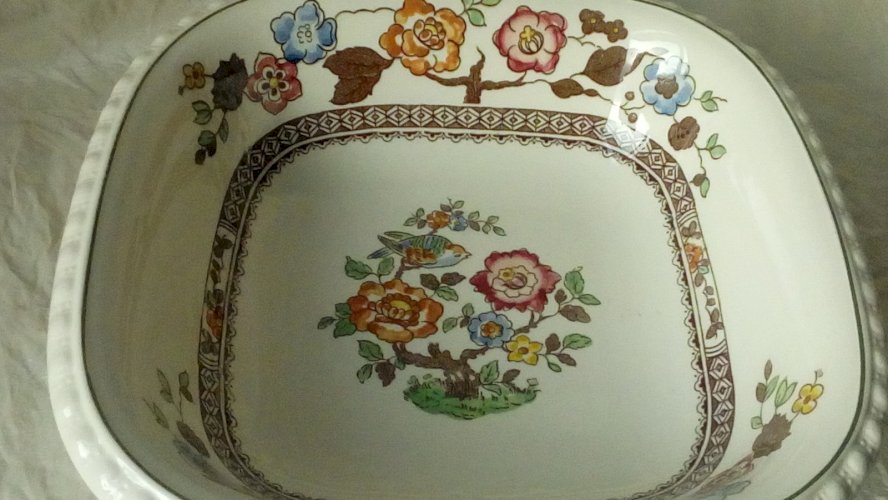 PLAT CREUX EN FAIENCE VILLEROY BOCH MODELE NANKING*