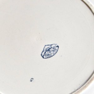 Plat creux en terre de fer Sarreguemines Carmen, XIXe s.