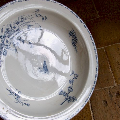 Plat creux en terre de fer Sarreguemines Carmen, XIXe s.