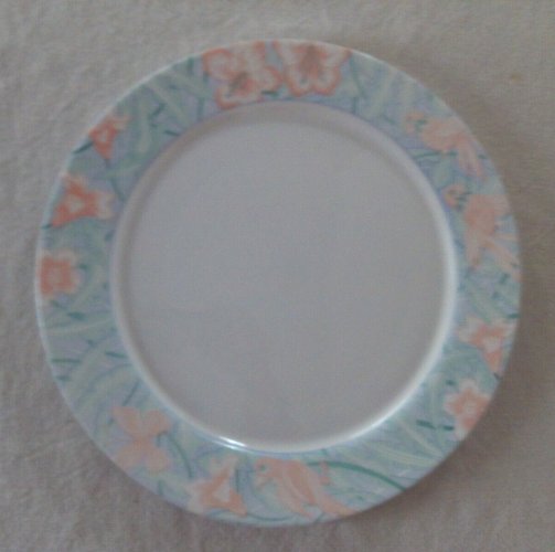 Plat rond creux Arcopal modèle Narcisse - Arts de la table