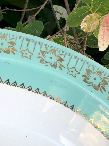 Plat creux vintage blanc et vert céladon