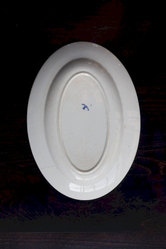 Plat de service ancien en faïence blanche et bleue