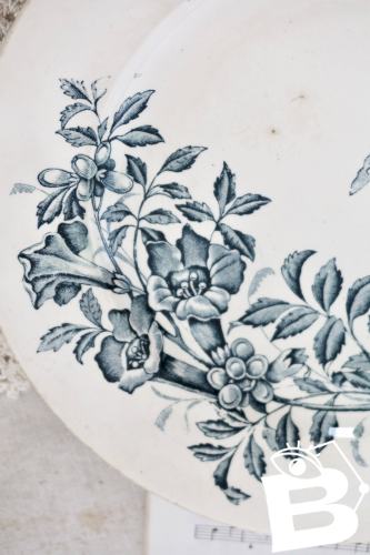 Plat de service ancien faïence de Badonviller Jasmin décor fleuri papillon