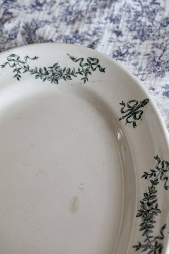Plat de service antique terre de fer Longchamp – Modèle Sapho vert