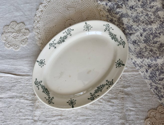 Plat de service antique terre de fer Longchamp – Modèle Sapho vert