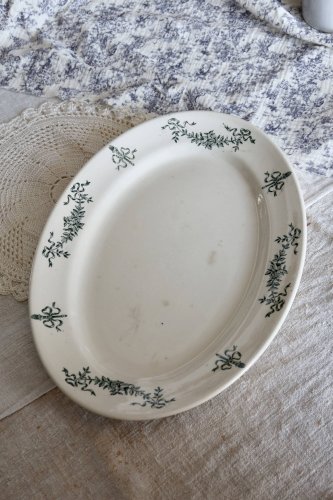 Plat de service antique terre de fer Longchamp – Modèle Sapho vert