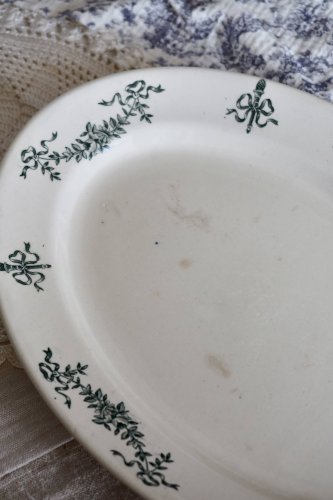 Plat de service antique terre de fer Longchamp – Modèle Sapho vert