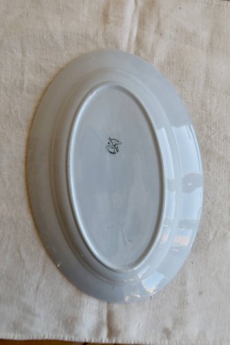 Plat de service ovale ancien faïence bleu pâle décor petites fleurs