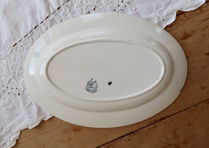 Plat de service ovale ancien terre de fer Saint Amand et Hamage - Modèle Ma
