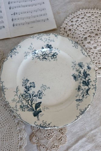 Plat de service rond ancien – Motif fleuri bleu - Modèle Weigelia de Boch F