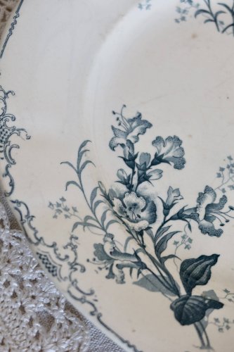 Plat de service rond ancien – Motif fleuri bleu - Modèle Weigelia de Boch F
