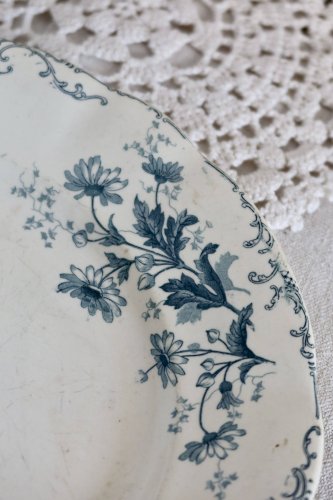 Plat de service rond ancien – Motif fleuri bleu - Modèle Weigelia de Boch F