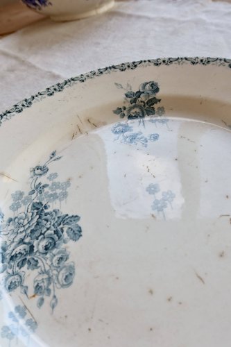 Plat de service rond ancien terre de fer Choisy le Roi HB&Cie modèle Lucie