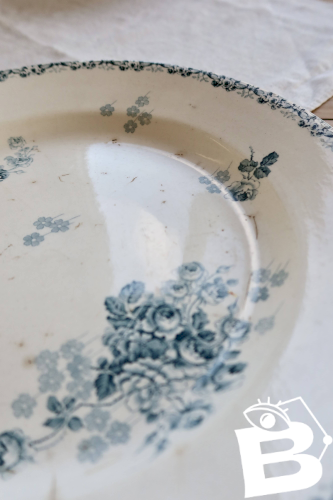 Plat de service rond ancien terre de fer Choisy le Roi HB&Cie modèle Lucie